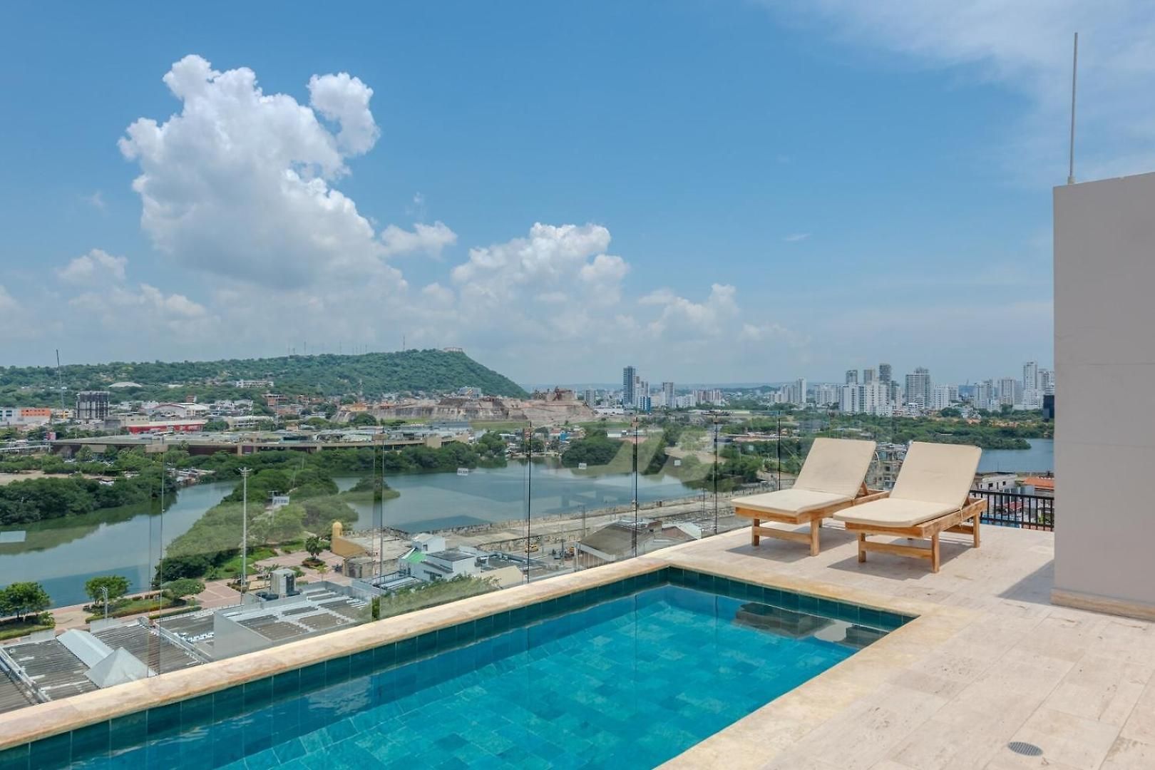 Elegant Loft - Rooftop Pool - Old