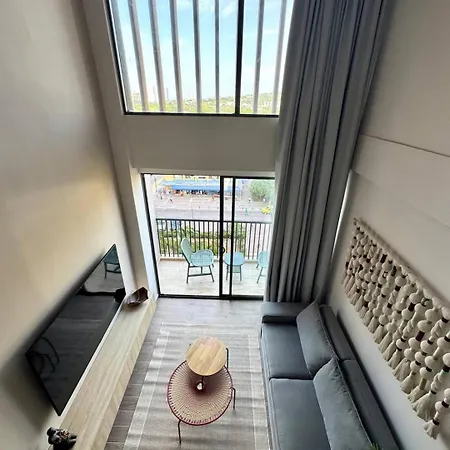 Elegant Loft - Rooftop Pool - Old Apartamento
